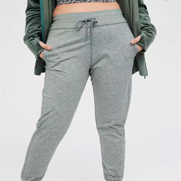 NWT Aerie Offline The Hugger OMW Jogger - Picture 2 of 16